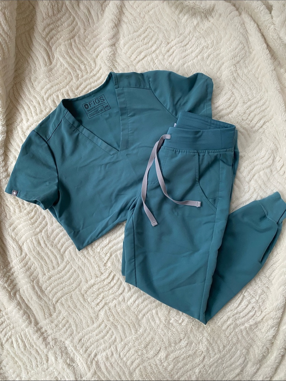Figs Teal Scrub Top and Jogger Pants Set